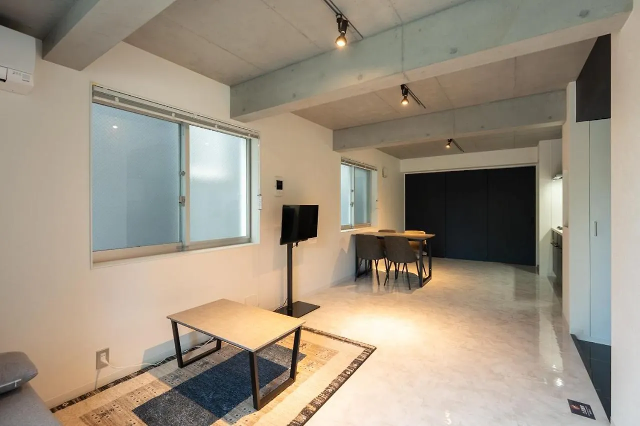 Luxe Minami Aoyama Apartment Tokyo